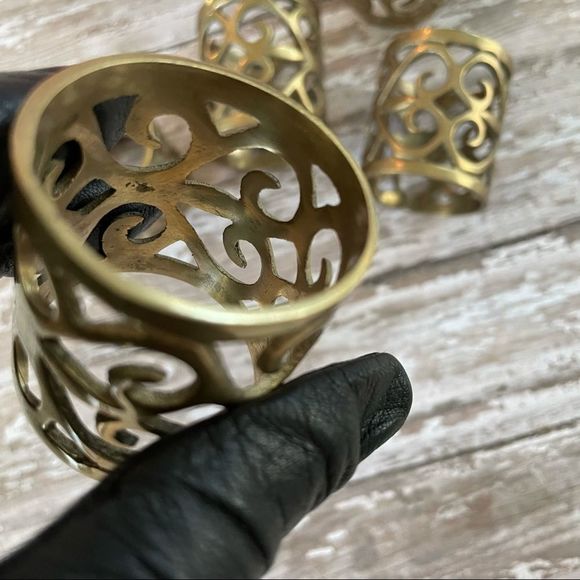 Set of 6 Brass Napkin Rings, Open Filagree Swirl Design, Rich Natural Pa… - Picture 3 of 5